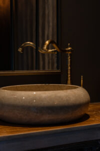 Certyfikowana terapeutka z Bali wykonująca masaż balijski w Tao Tao SPA