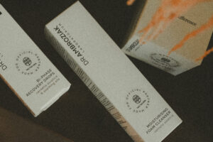Serum Bi-Phase Recovery Drops Dr Ambroziak stosowane podczas masażu KOBIDO x SKINCARE